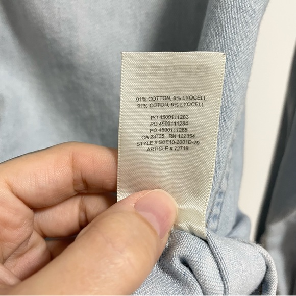 Aritzia Denim Forum Ex-Boyfriend Shirt Size XS // Chambray Button-Up - Picture 6 of 8